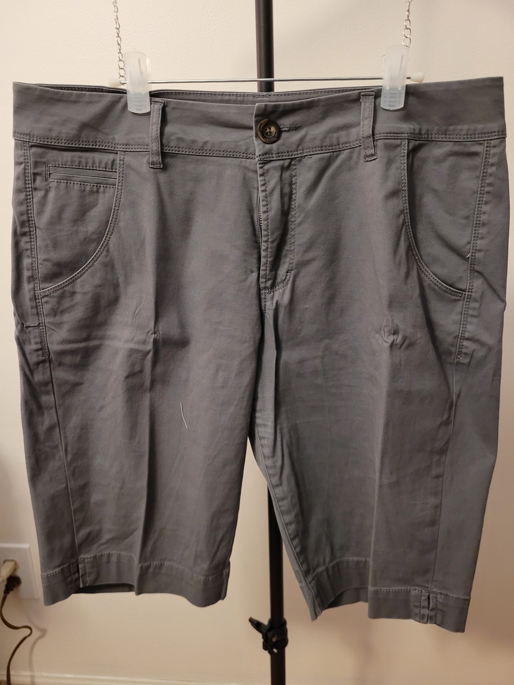 Christopher Blue Petite Classic Gray Cotton Blend Knee-Length Shorts